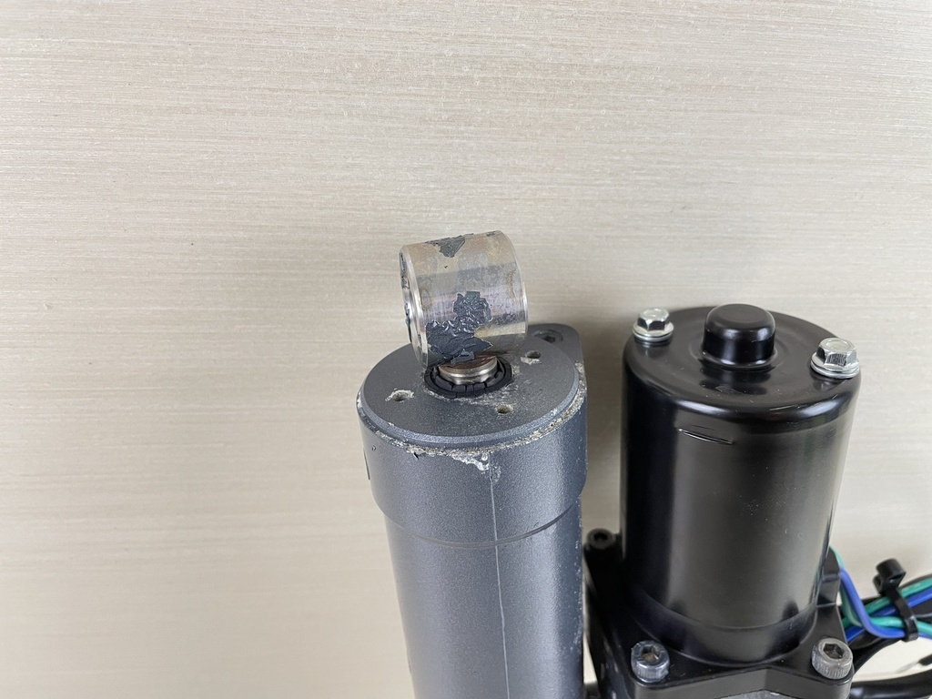 2002 Yamaha 30HP 4 Stroke Outboard Power Trim & Tilt Unit Assembly 67C-43800-00-4D  