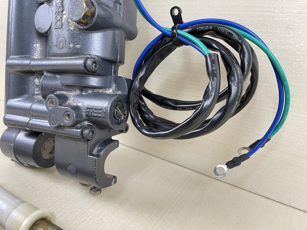 2002 Yamaha 30HP 4 Stroke Outboard Power Trim & Tilt Unit Assembly 67C-43800-00-4D  