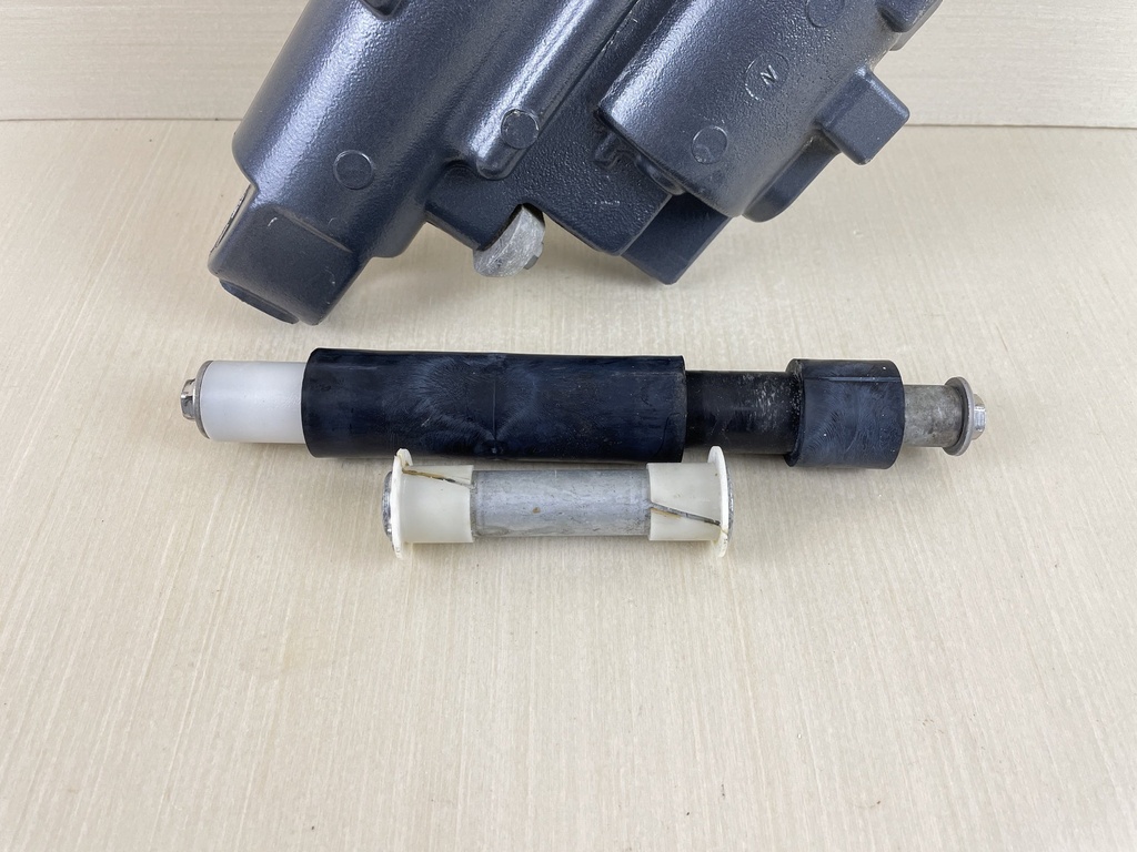 2002 Yamaha 60HP 4 Stroke Outboard Power Trim & Tilt Unit Assembly 69W-43800-00-8D  