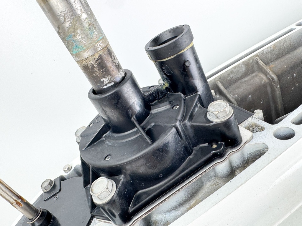 2006 + Suzuki DF 150 175 200A 25" XL Lower Unit Gear Case RH