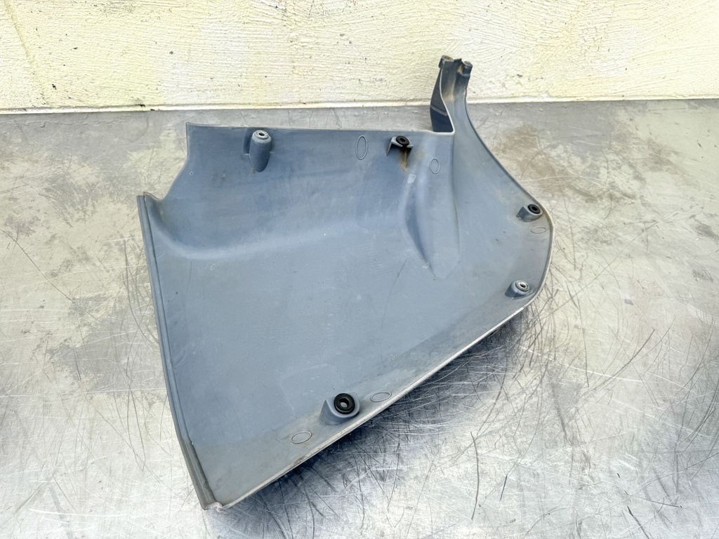 2004 Yamaha 225 HP 4 Stroke Outboard Lower Apron Cowling Starboard 69J-42741-00-8D OEM