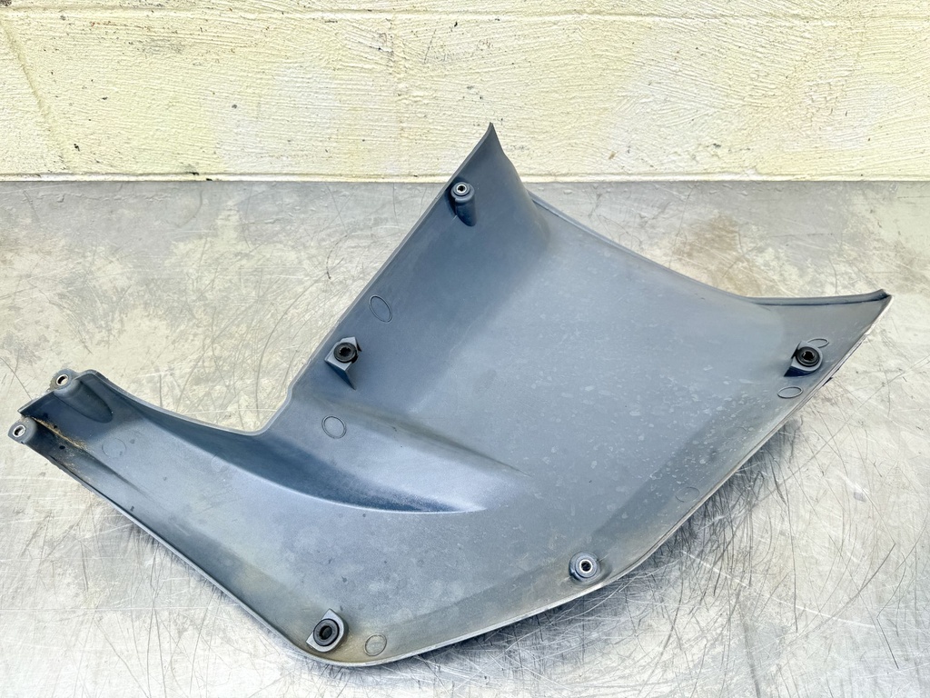 2004 Yamaha 225 HP 4 Stroke Outboard Lower Apron Cowling Starboard 69J-42741-00-8D OEM