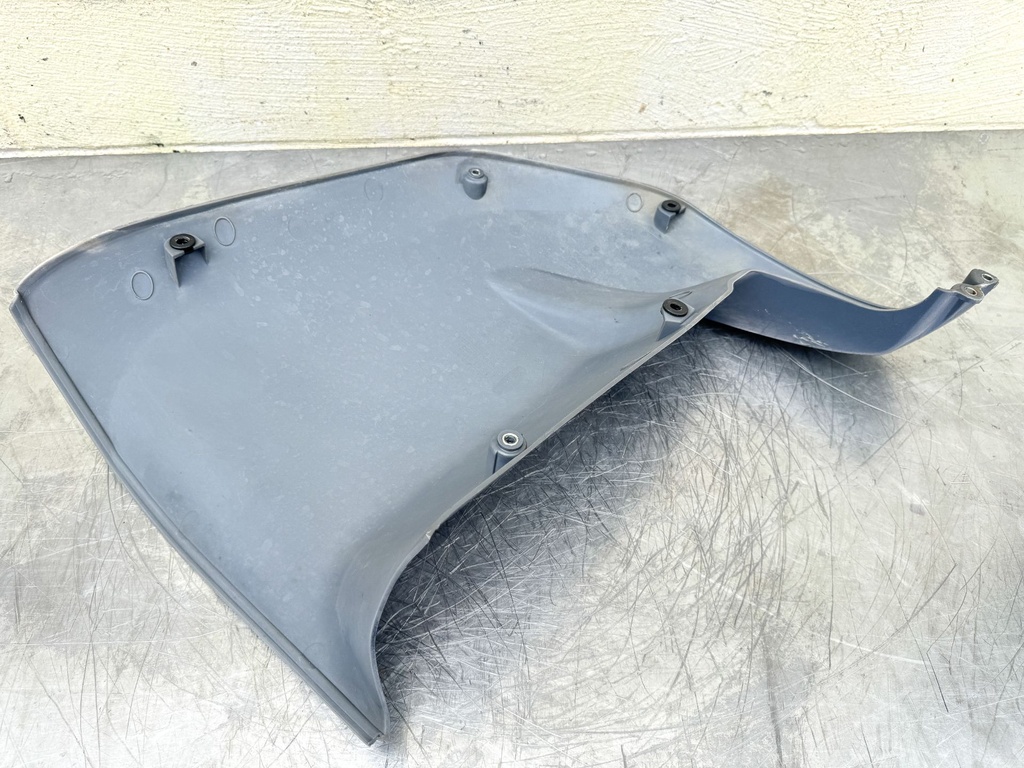 2004 Yamaha 225 HP 4 Stroke Outboard Lower Apron Cowling Starboard 69J-42741-00-8D OEM