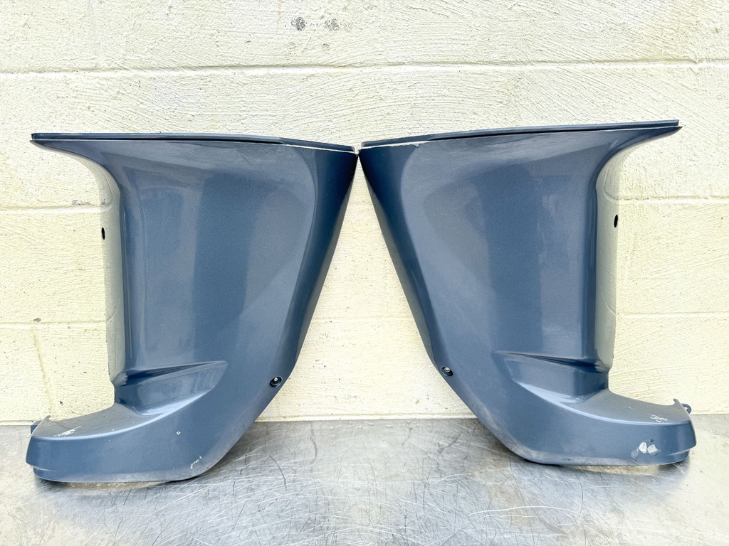 2004 Yamaha 225 HP 4 Stroke Outboard Lower Apron Cowling Starboard 69J-42741-00-8D OEM