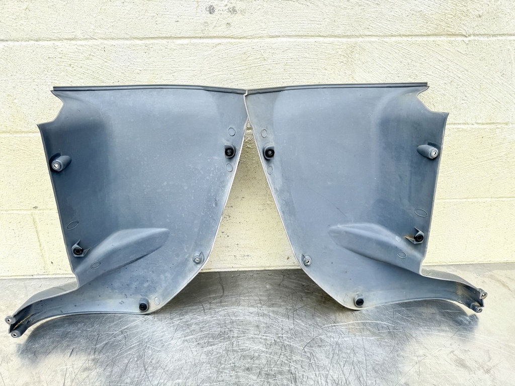 2004 Yamaha 225 HP 4 Stroke Outboard Lower Apron Cowling Starboard 69J-42741-00-8D OEM