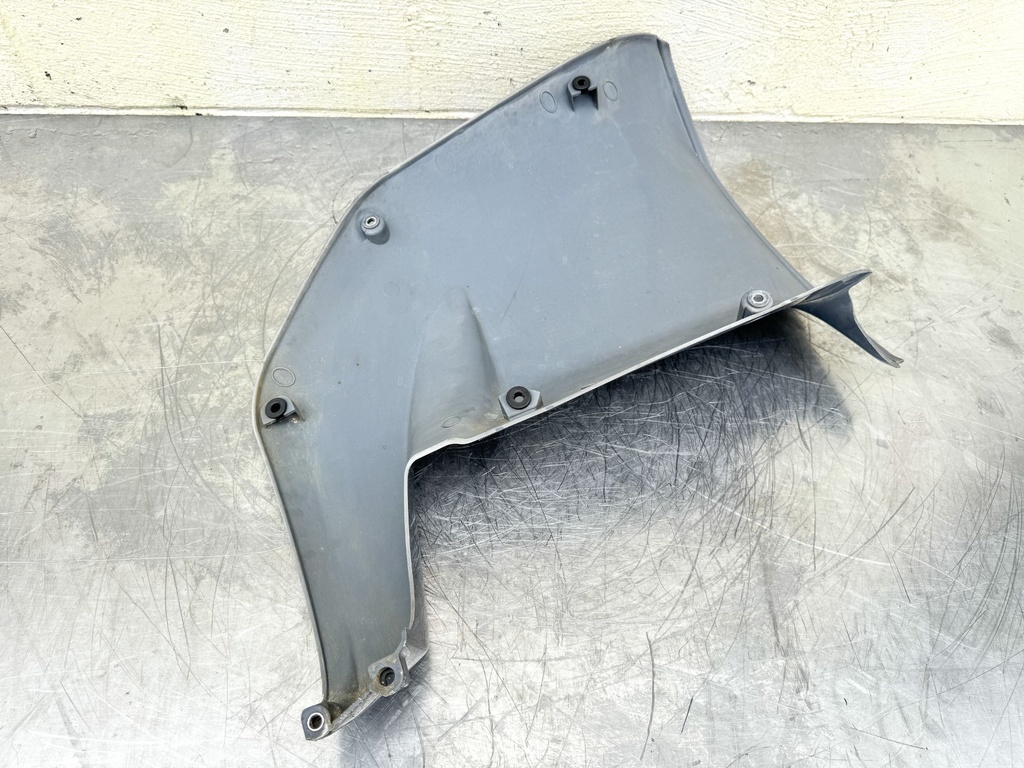 2004 Yamaha 225 HP 4 Stroke Outboard Lower Apron Cowling Starboard 69J-42741-00-8D OEM