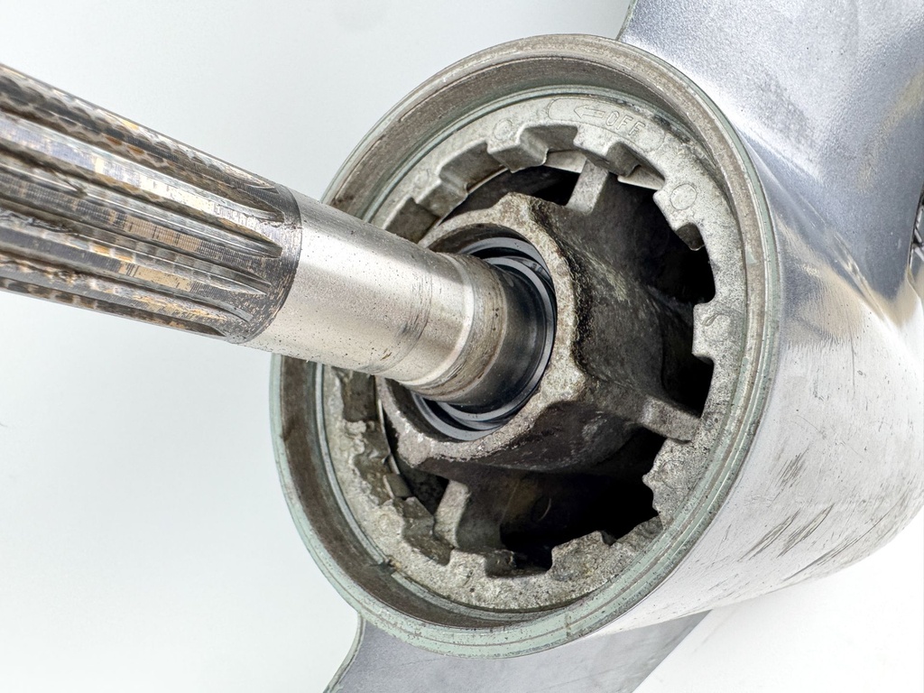 1996-2005 Yamaha 150 175 200 HP 2 Stroke 25" XL Lower Unit Gear Case 64E-45300-24-8D