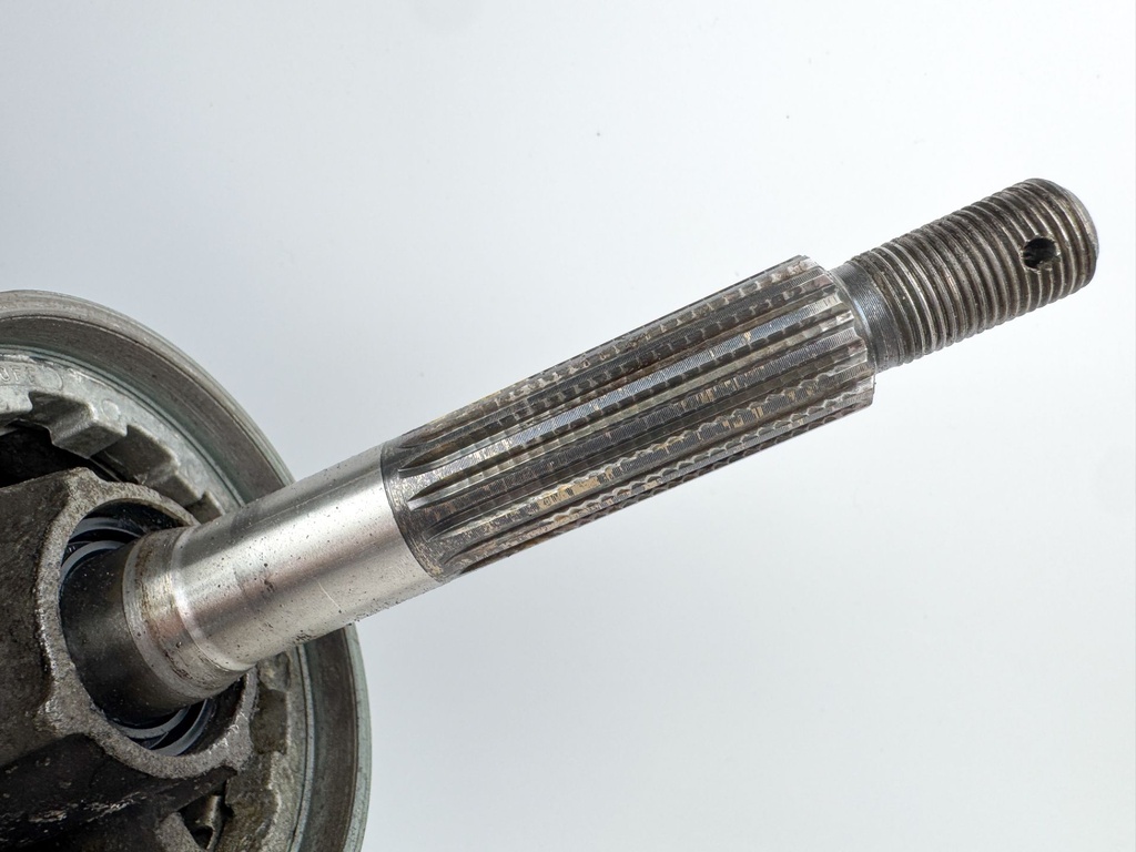 1996-2005 Yamaha 150 175 200 HP 2 Stroke 25" XL Lower Unit Gear Case 64E-45300-24-8D