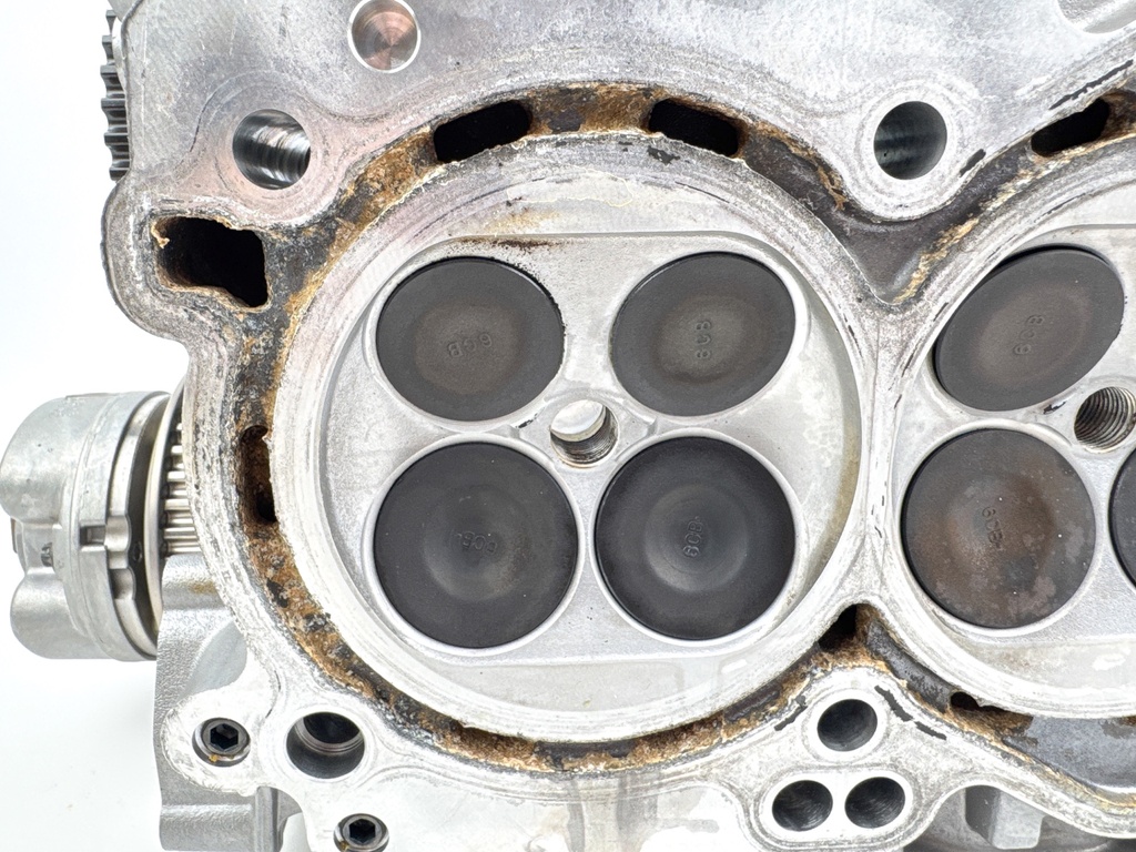 2013 Yamaha 250 HP 4 Stroke Outboard Starboard Cylinder Head 6CB-W009A-00-00 OEM