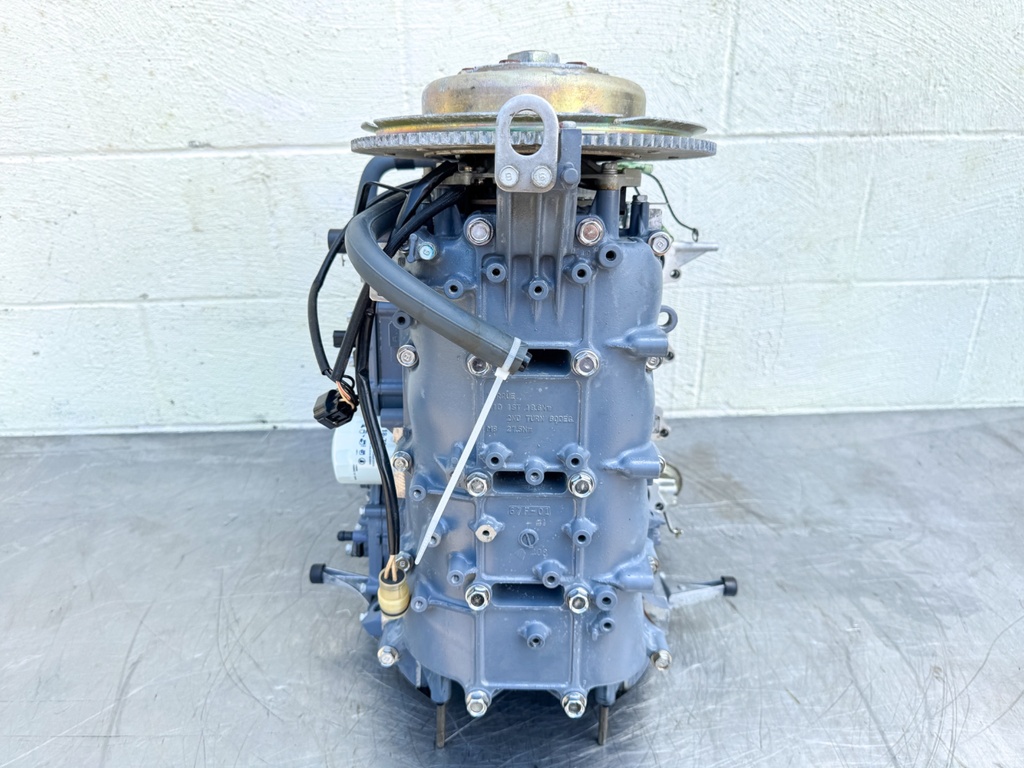 2001 - 2004 Yamaha F 80 90 100 HP 4 Stroke Outboard Powerhead Crankcase Assembly