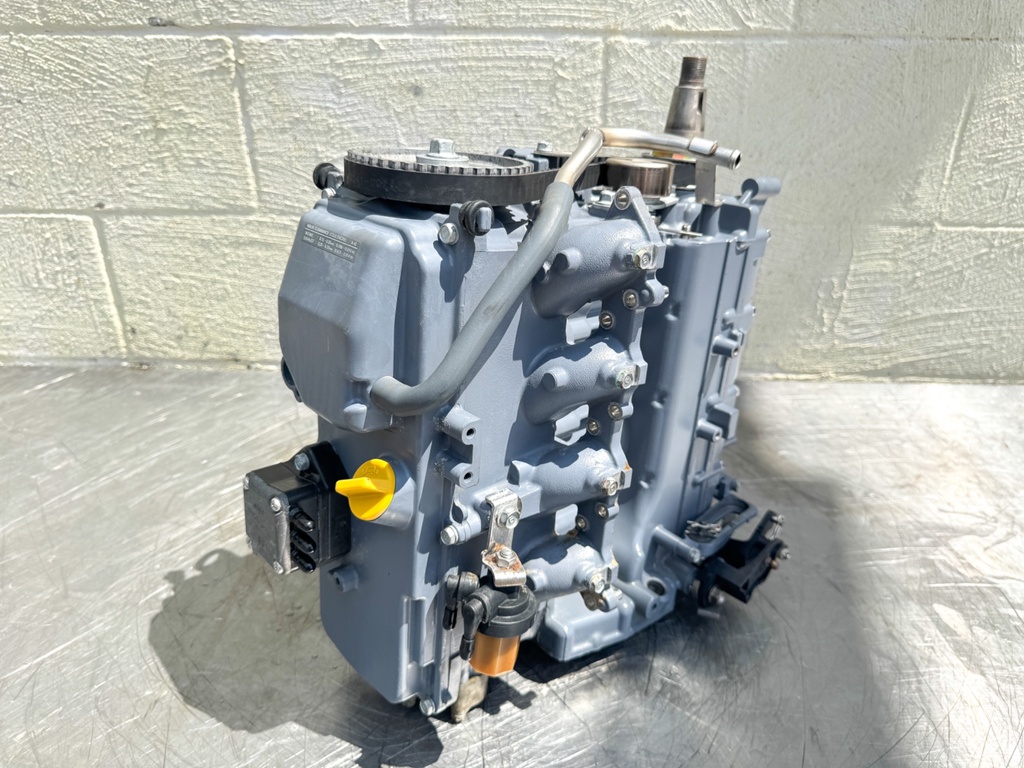 2002 Yamaha 50 HP 4 Stroke Outboard Powerhead 64J-W009B-02-1S OEM