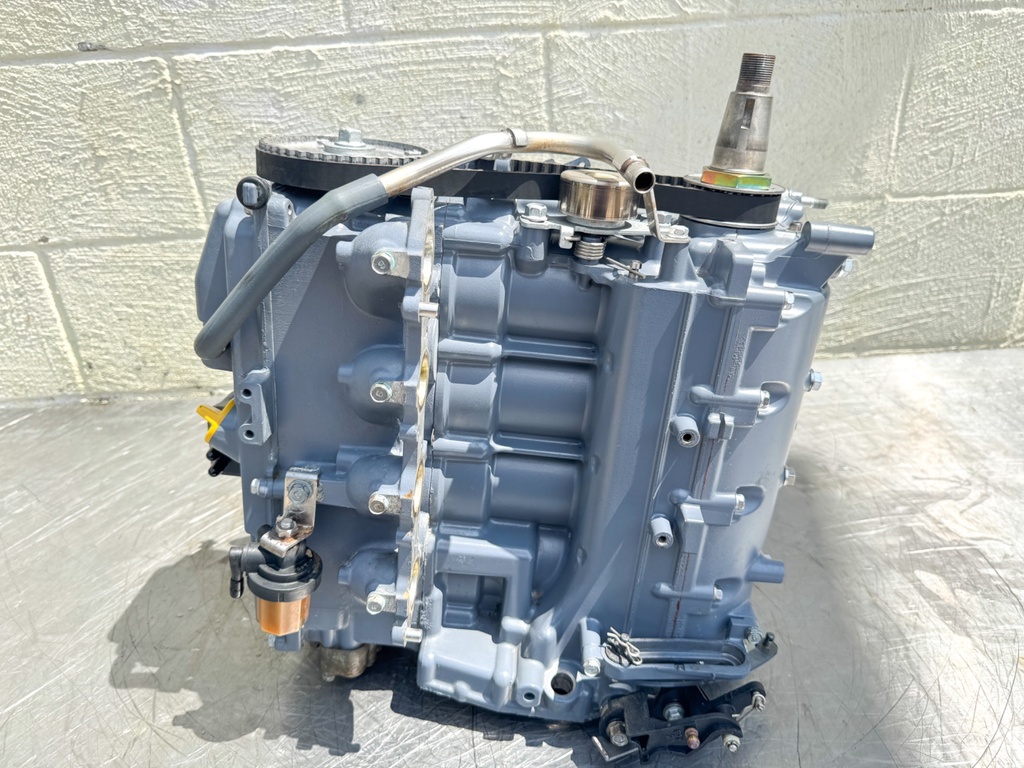 2002 Yamaha 50 HP 4 Stroke Outboard Powerhead 64J-W009B-02-1S OEM