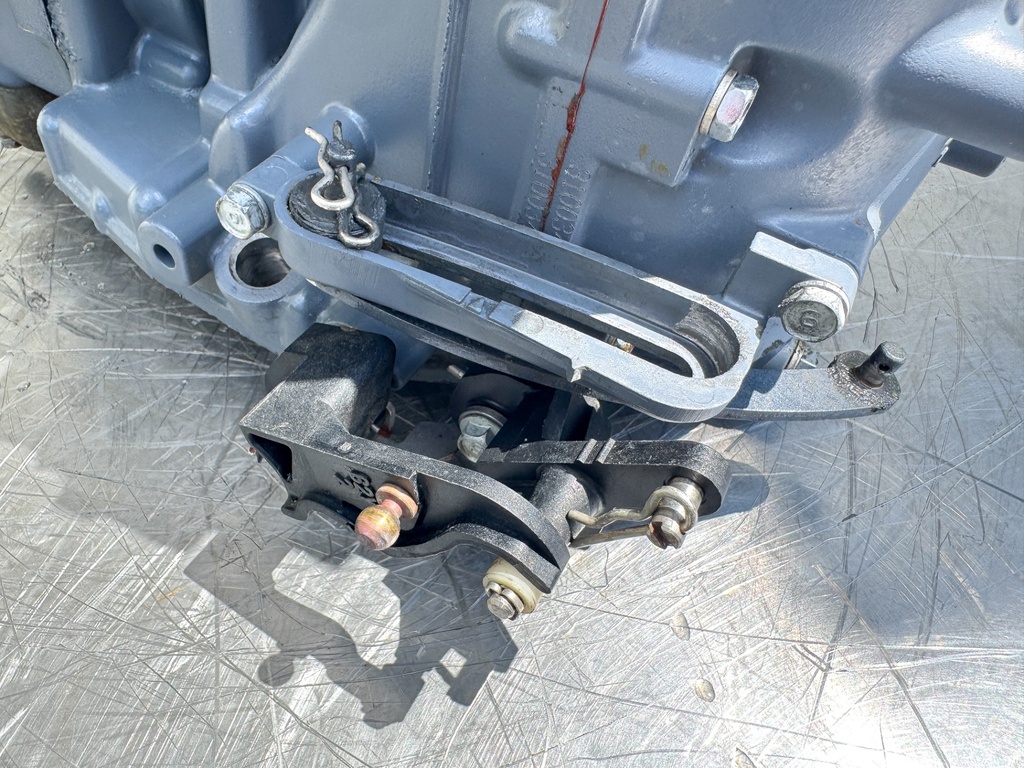 2002 Yamaha 50 HP 4 Stroke Outboard Powerhead 64J-W009B-02-1S OEM