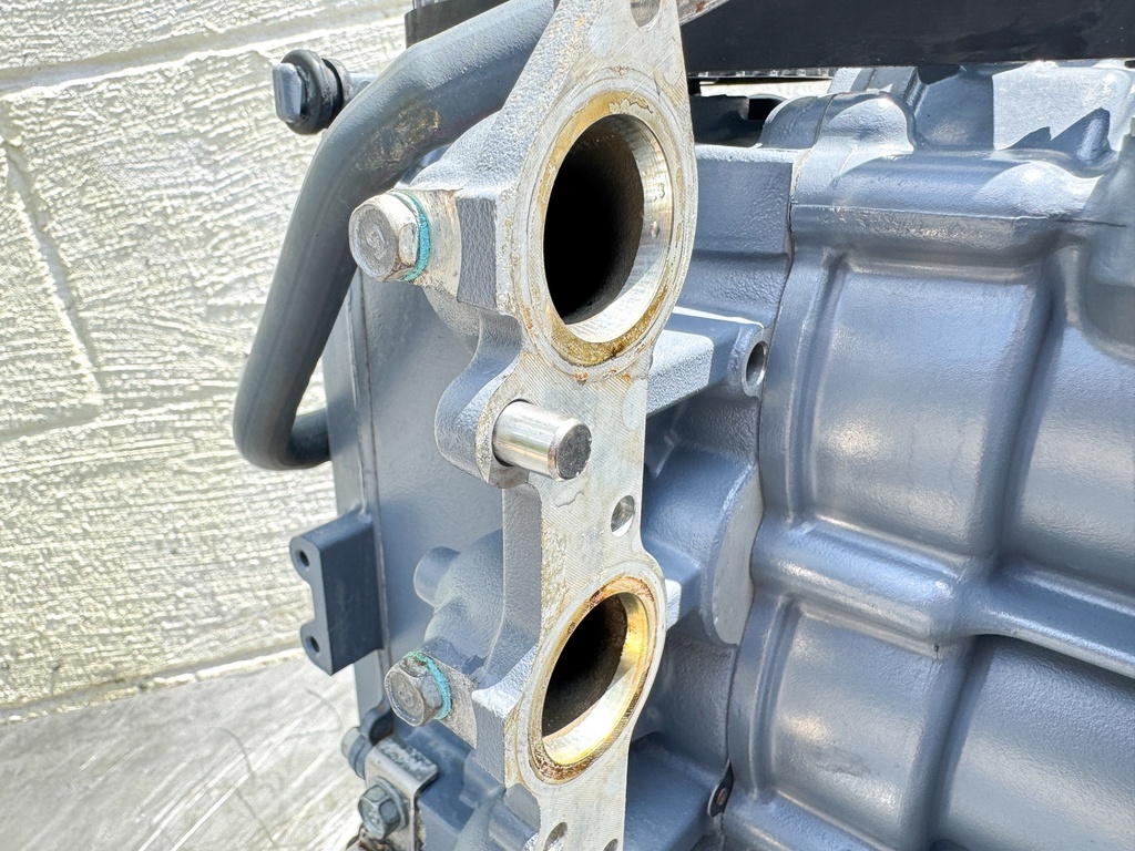 2002 Yamaha 50 HP 4 Stroke Outboard Powerhead 64J-W009B-02-1S OEM