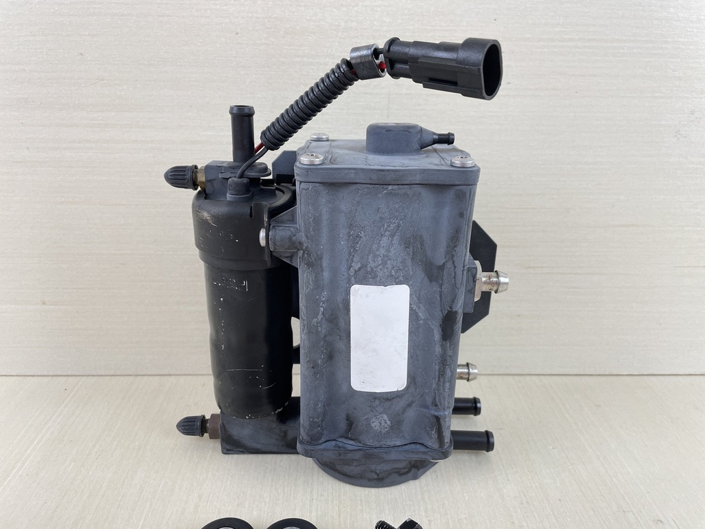 2007 Evinrude Etec 90HP 2 Stroke Outboard VST Vapor Separator Assembly 5006085