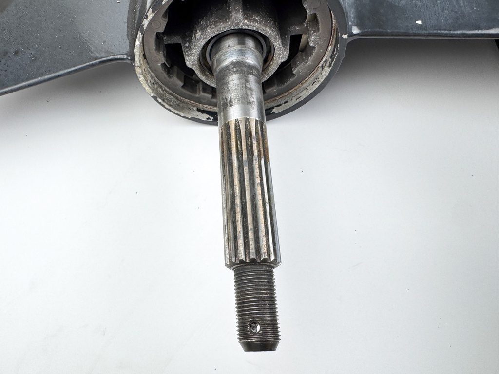 2004 + Yamaha 150HP 4 Stroke 25" XL Lower Unit Gear Case 63P-45300-17-8D RH SEI