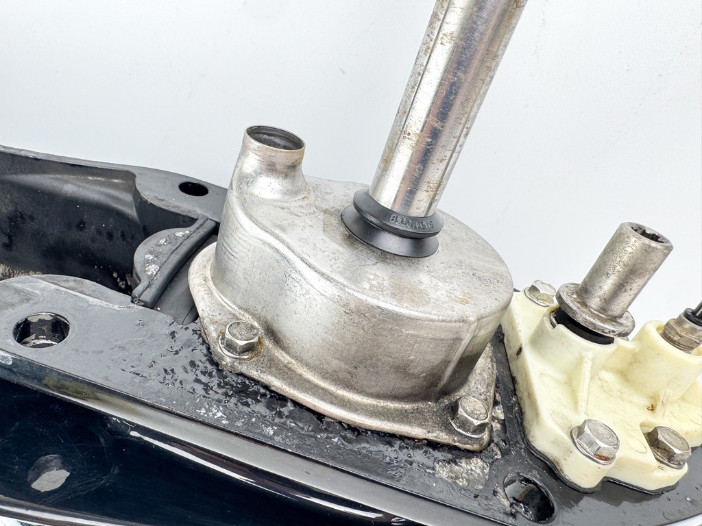 Mercury Verado 200 225 250 275 HP L6 25" XL Lower Unit Gear Case Counter LH