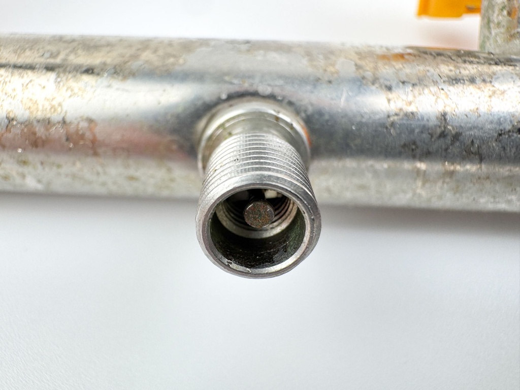 2005 Yamaha 150 HP 4 Stroke Fuel Injector Set W/ Rail Cleaned & Flow Tested