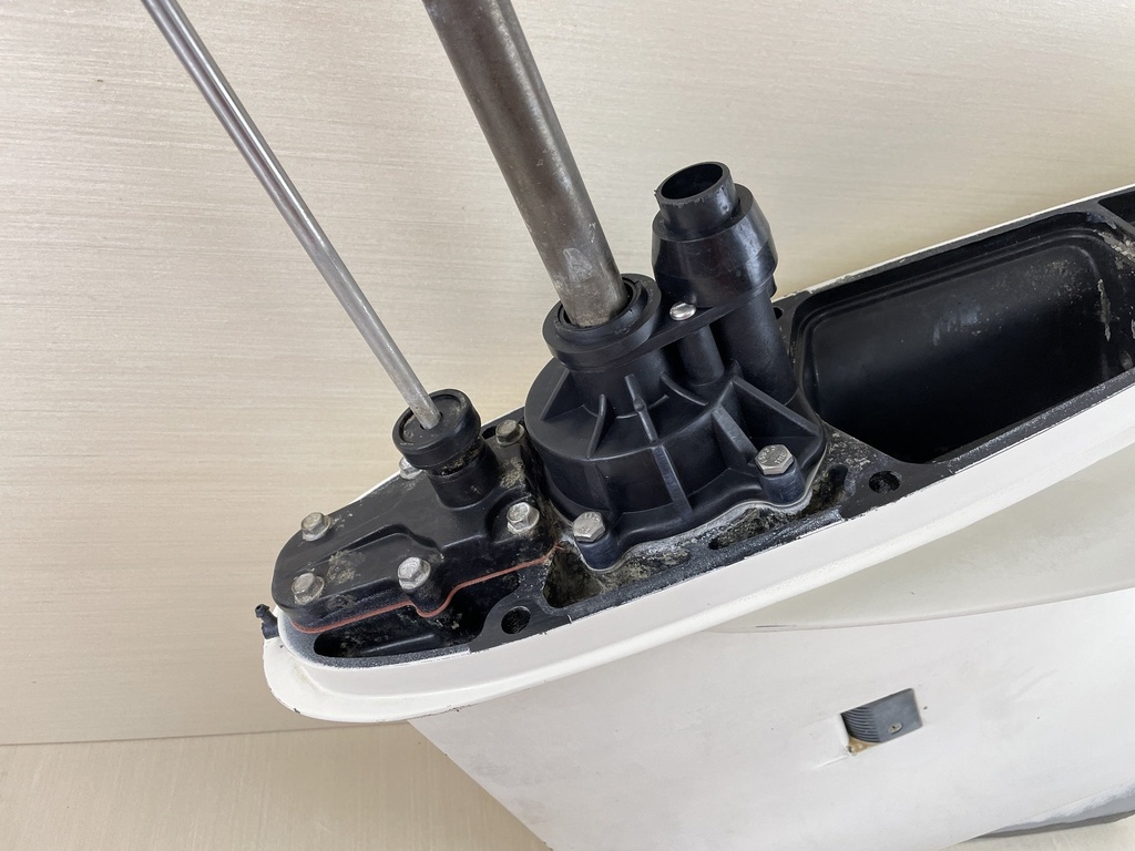 2007 Evinrude Etec 90HP 2 Stroke Outboard 20" L Lower Unit Gear Case RH 5009296