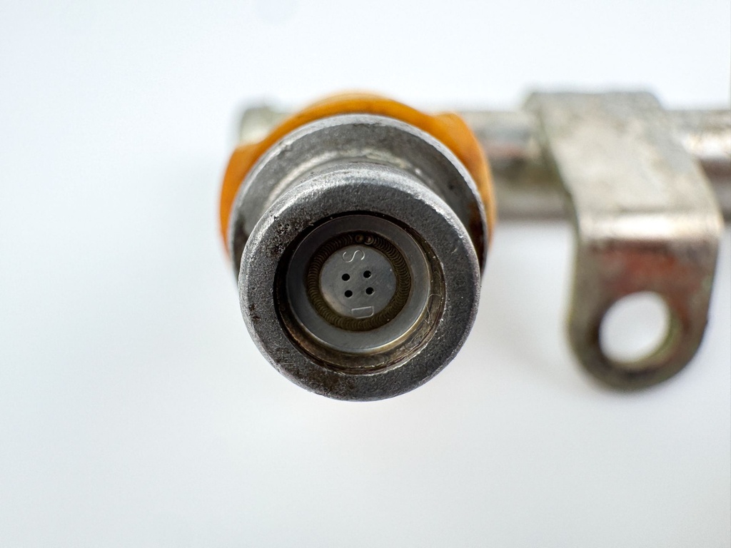 2005 Yamaha 150 HP 4 Stroke Fuel Injector Set W/ Rail Cleaned & Flow Tested