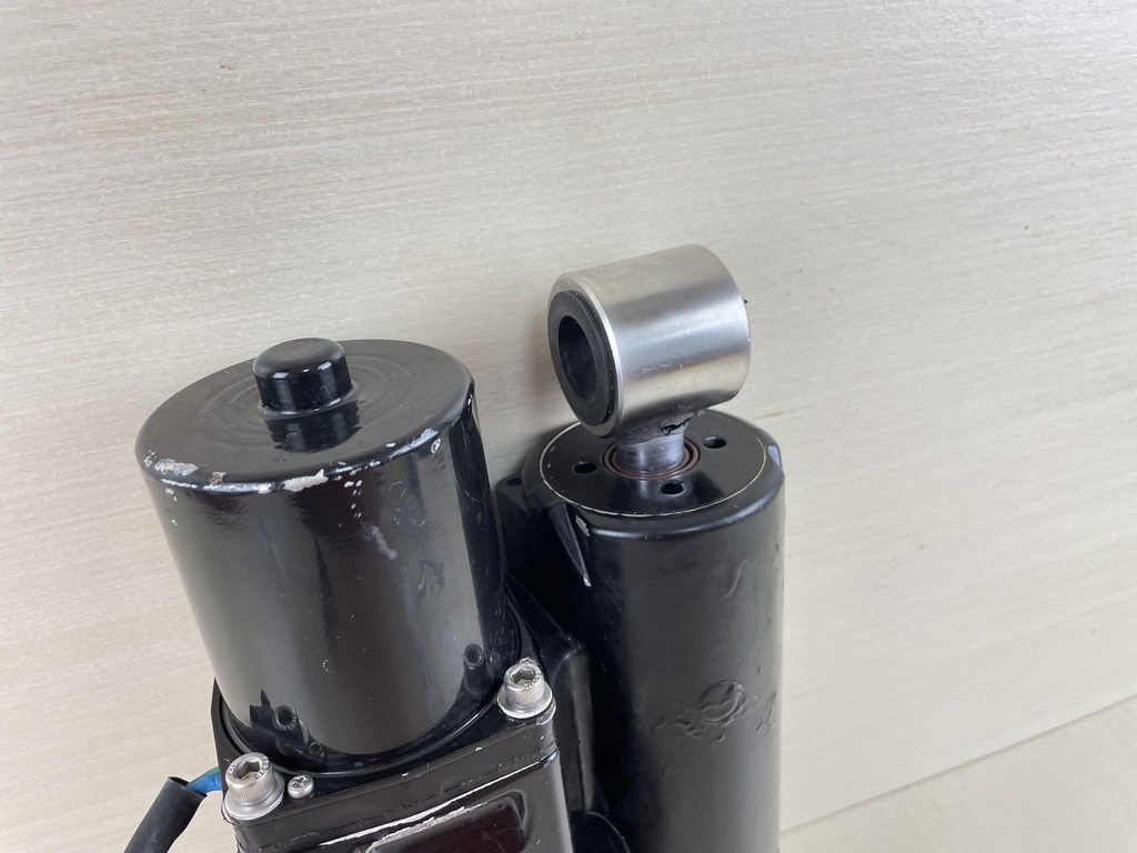 Evinrude Etec 70 90 115 130 HP Outboard Trim & Tilt Assembly 5005756 5008949