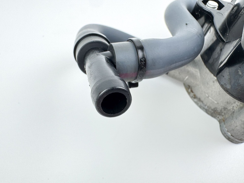 2005 Yamaha 150 HP 4 Stroke Outboard Fuel Pump 63P-24410-00-00 Tested