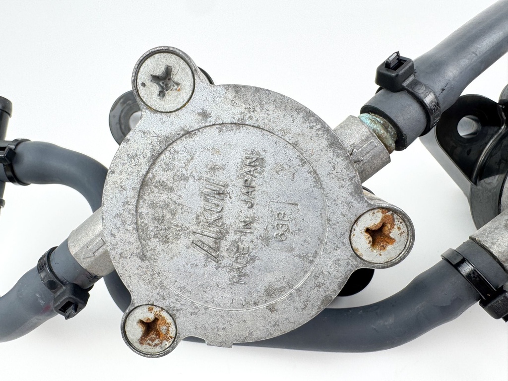 2005 Yamaha 150 HP 4 Stroke Outboard Fuel Pump 63P-24410-00-00 Tested