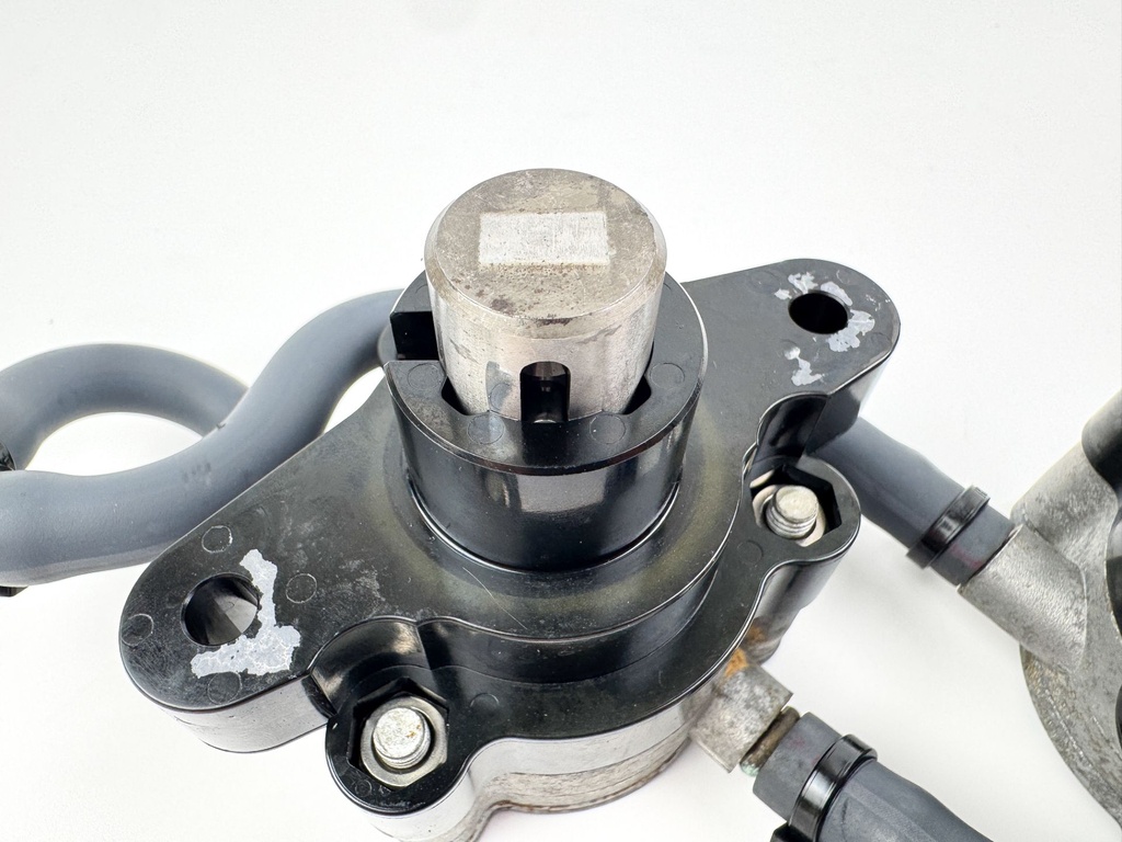 2005 Yamaha 150 HP 4 Stroke Outboard Fuel Pump 63P-24410-00-00 Tested