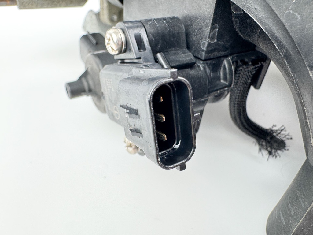 2005 Yamaha 150 HP 4 Stroke Outboard Throttle Body Assembly 63P-14200-00-00 OEM