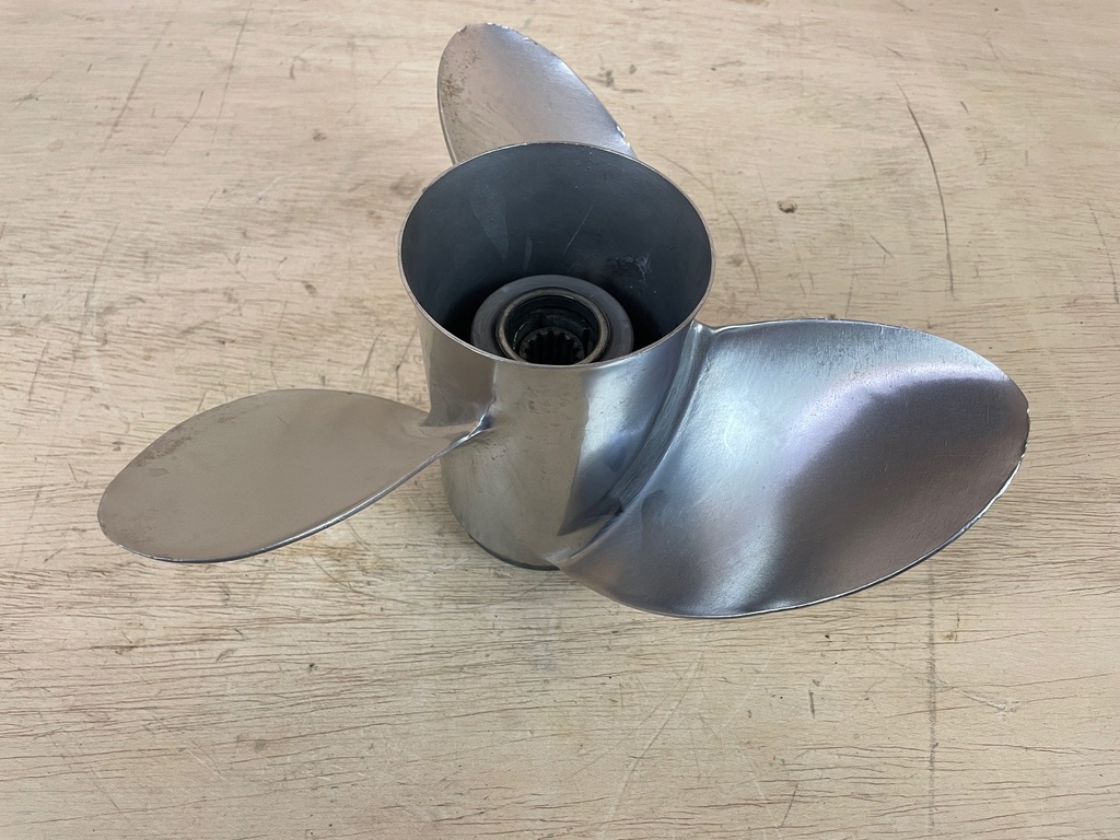 Apollo 13 1/4 x 17" Michigan Wheel RH Stainless Steel Propeller 993144