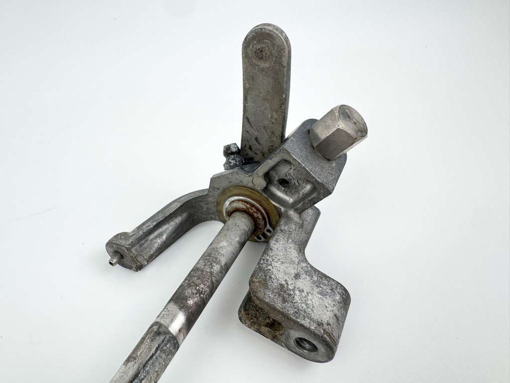 2005 Yamaha 150 HP 4 Stroke Outboard Shift Shaft 63P-44120-00-00 OEM