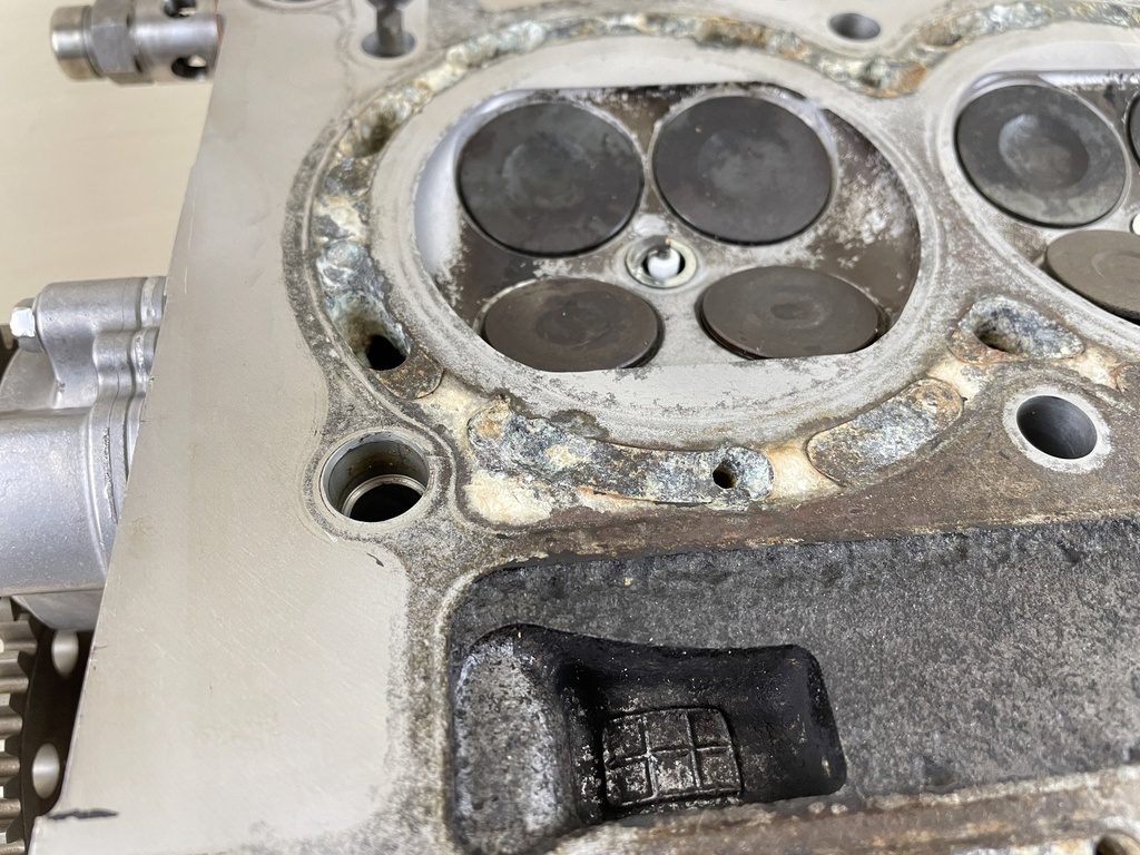 2008 Suzuki 115HP DF115 4 Stroke Outboard Cylinder Head Complete 11100-90J11