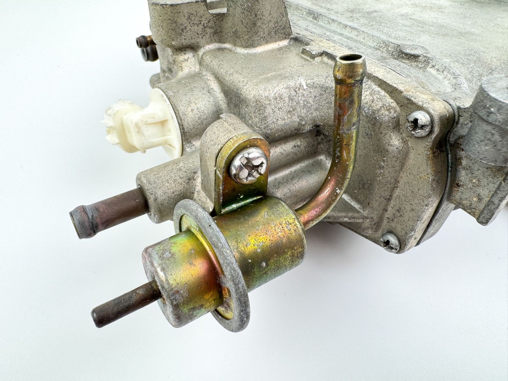 2005 Yamaha 150 HP 4 Stroke Outboard VST Float Chamber Assembly 63P-14180-00-00 OEM