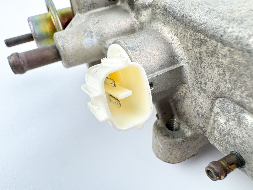 2005 Yamaha 150 HP 4 Stroke Outboard VST Float Chamber Assembly 63P-14180-00-00 OEM