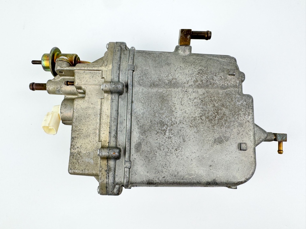 2005 Yamaha 150 HP 4 Stroke Outboard VST Float Chamber Assembly 63P-14180-00-00 OEM