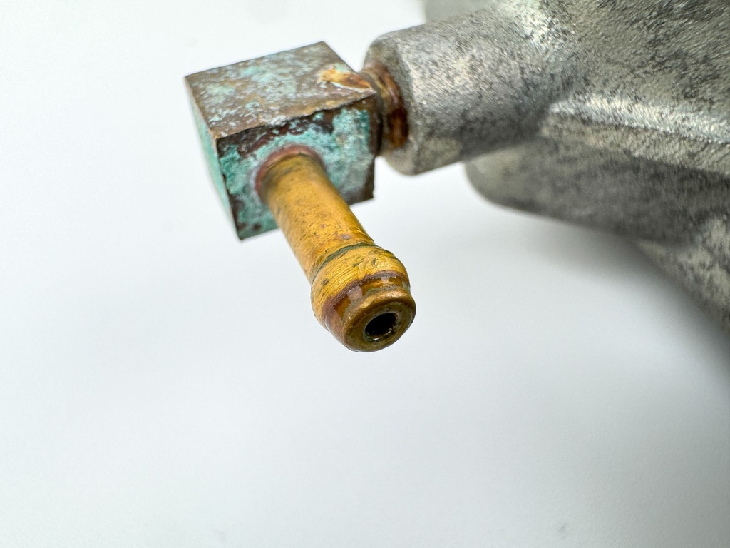 2005 Yamaha 150 HP 4 Stroke Outboard VST Float Chamber Assembly 63P-14180-00-00 OEM