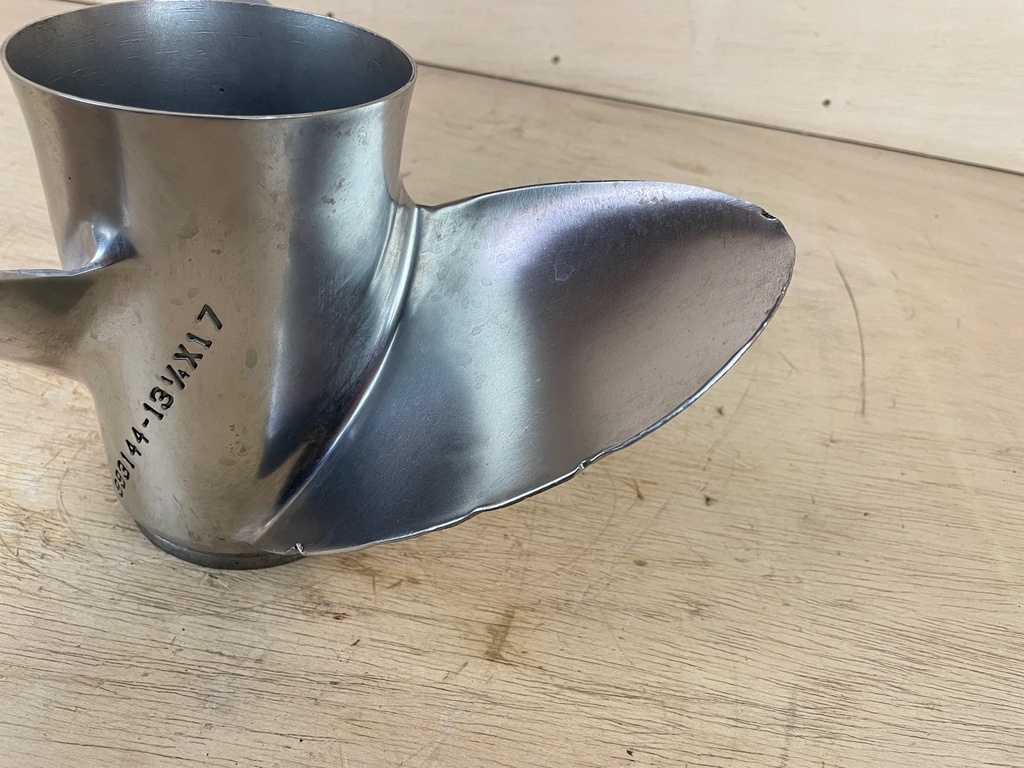 Apollo 13 1/4 x 17" Michigan Wheel RH Stainless Steel Propeller 993144