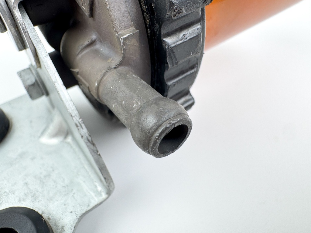 2005 Yamaha 150 HP 4 Stroke Outboard Fuel Filter Assembly 65L-24560-00-00 OEM