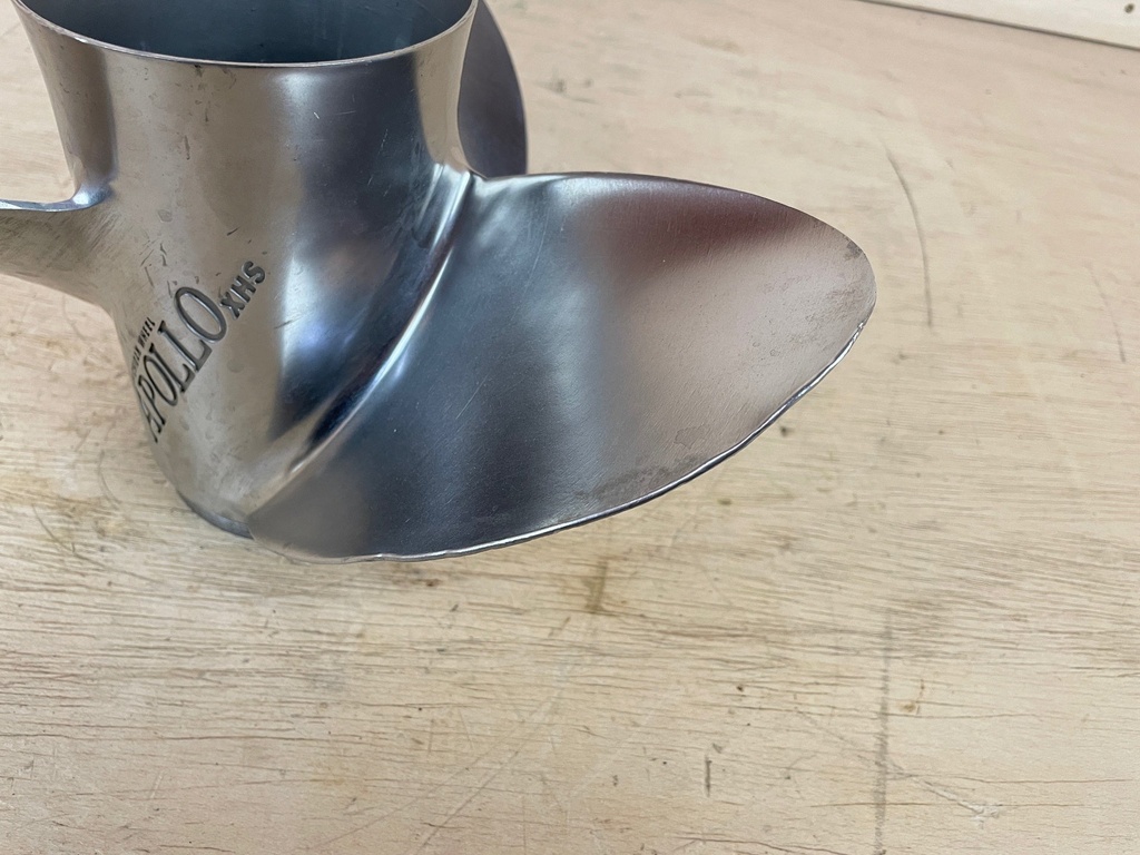 Apollo 13 1/4 x 17" Michigan Wheel RH Stainless Steel Propeller 993144