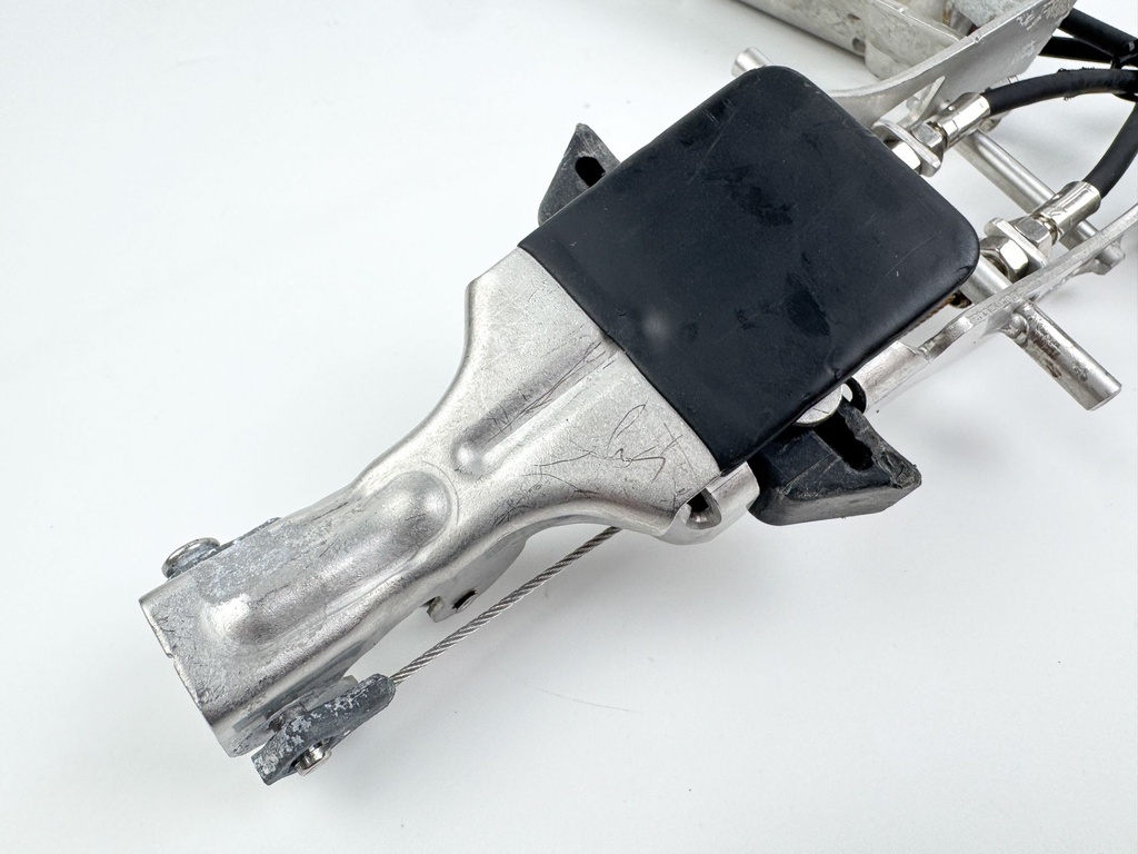 2006 Mercury 275 HP 4 Stroke Outboard Cowling Latch Set 892062T02 OEM