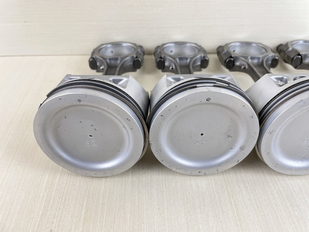 2008 Suzuki 115HP 4 Stroke Outboard Piston & Connecting Rod Set 12111-90J01