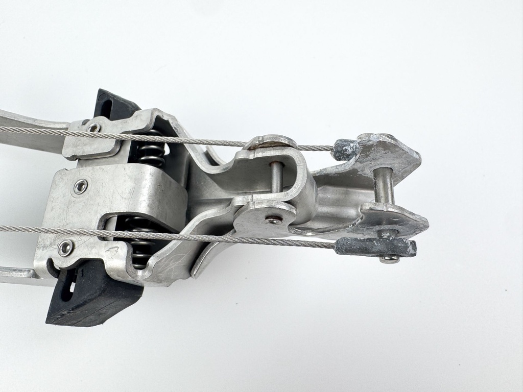 2006 Mercury 275 HP 4 Stroke Outboard Cowling Latch Set 892062T02 OEM