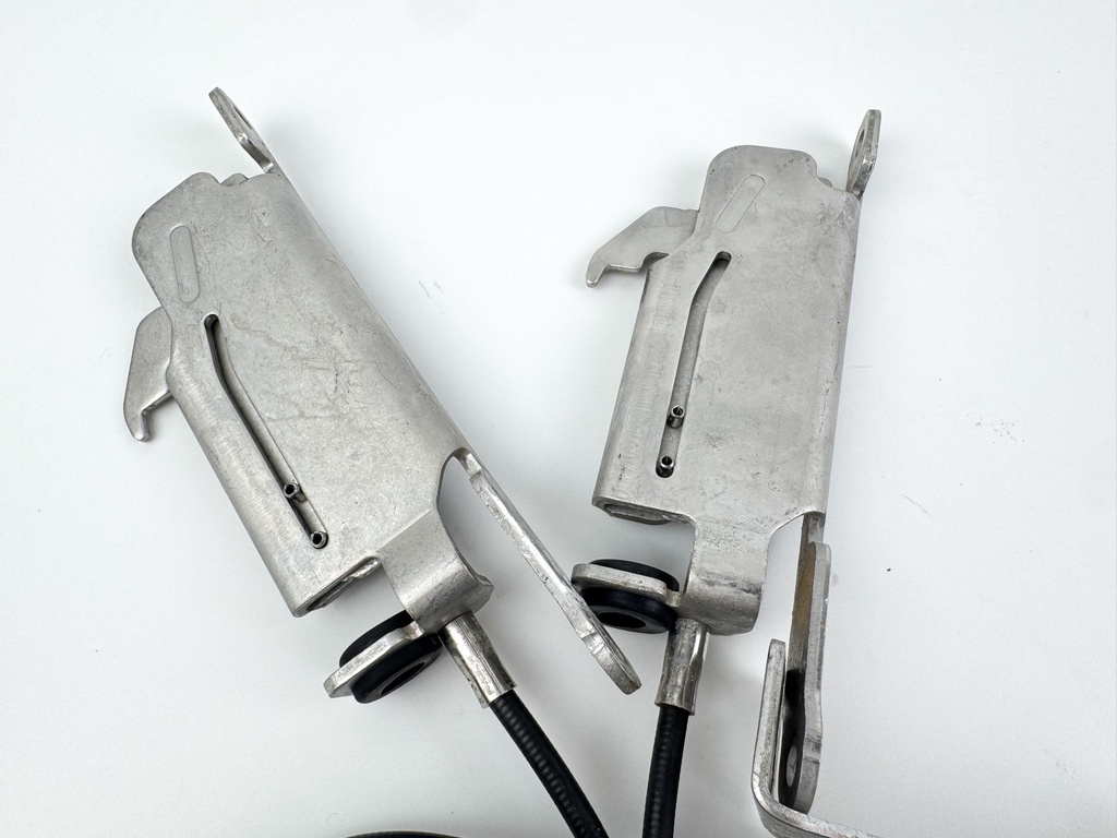 2006 Mercury 275 HP 4 Stroke Outboard Cowling Latch Set 892062T02 OEM