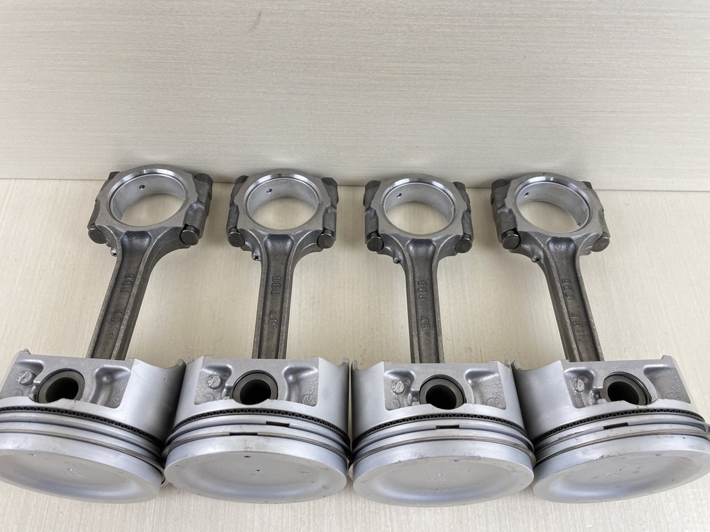 2008 Suzuki 115HP 4 Stroke Outboard Piston & Connecting Rod Set 12111-90J01