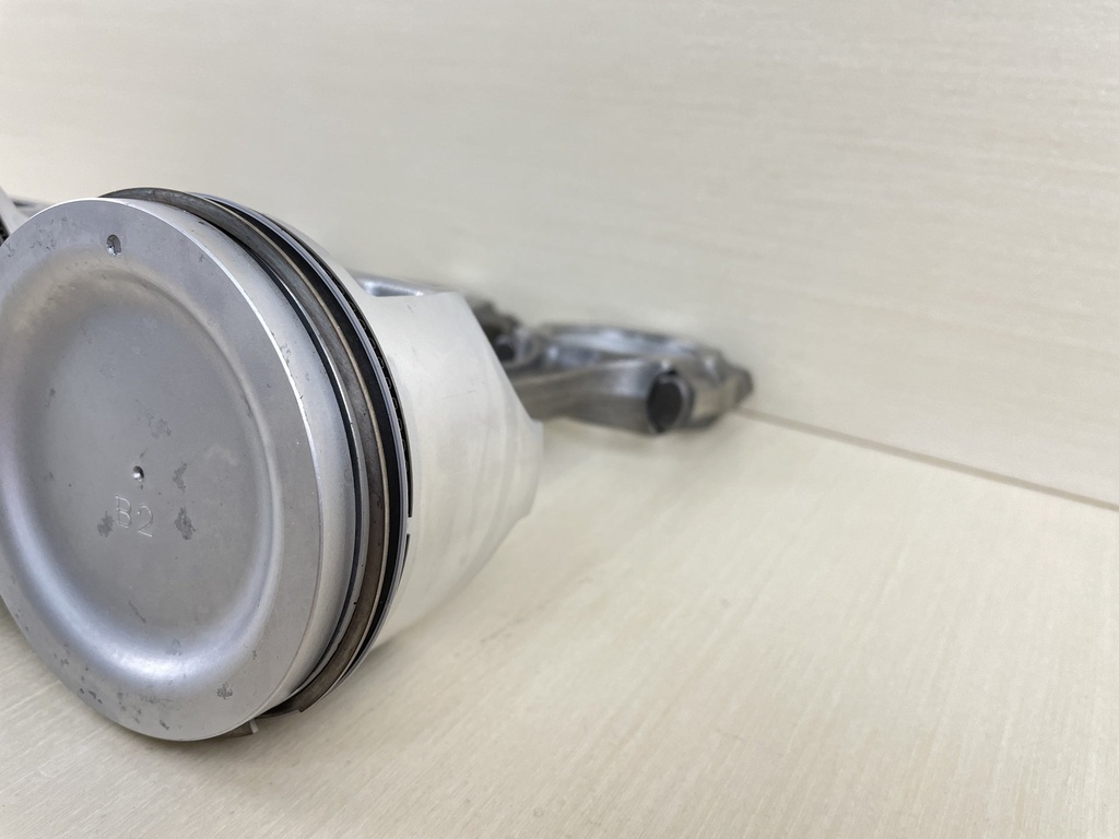 2008 Suzuki 115HP 4 Stroke Outboard Piston & Connecting Rod Set 12111-90J01