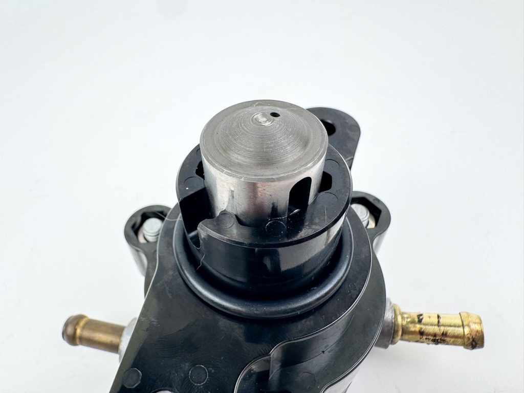 2003 Yamaha 90 HP 4 Stroke Outboard Fuel Pump 68V-24410-00-00 OEM