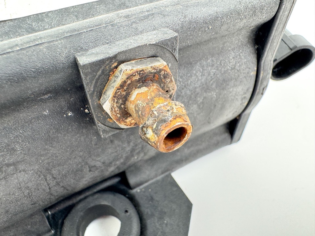 2010 Evinrude 250 HP 2 Stroke Outboard Vapor Separator Tank VST 5006063 OEM