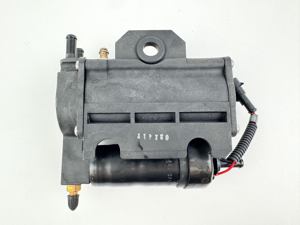 2010 Evinrude 250 HP 2 Stroke Outboard Vapor Separator Tank VST 5006063 OEM