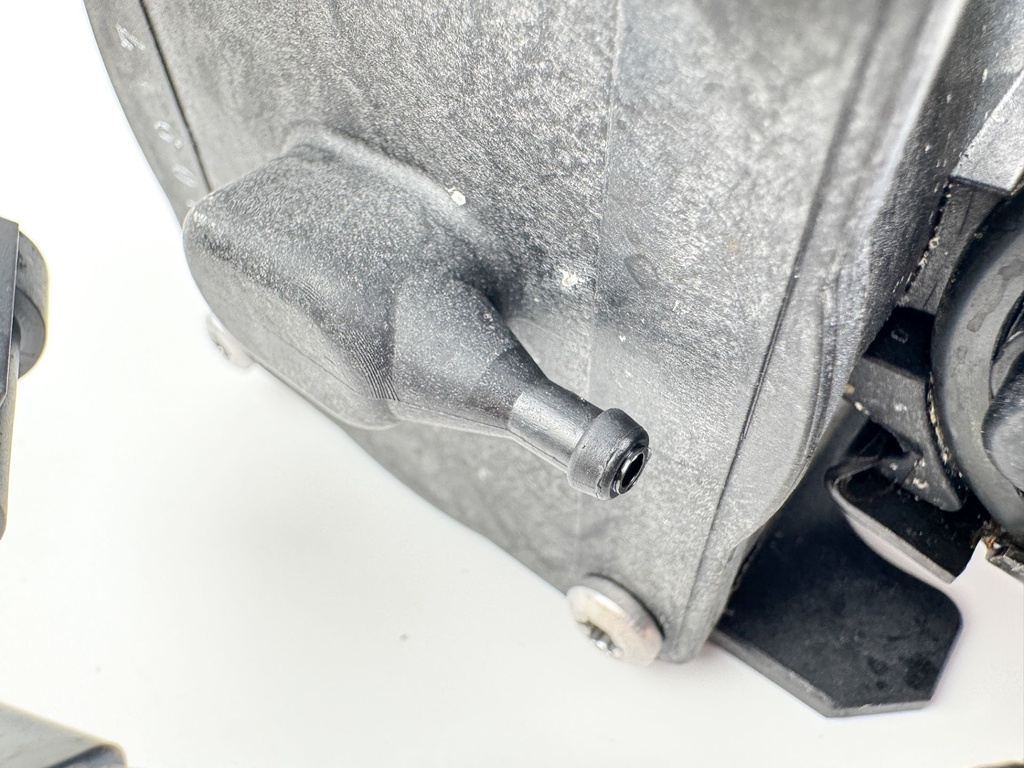 2010 Evinrude 250 HP 2 Stroke Outboard Vapor Separator Tank VST 5006063 OEM