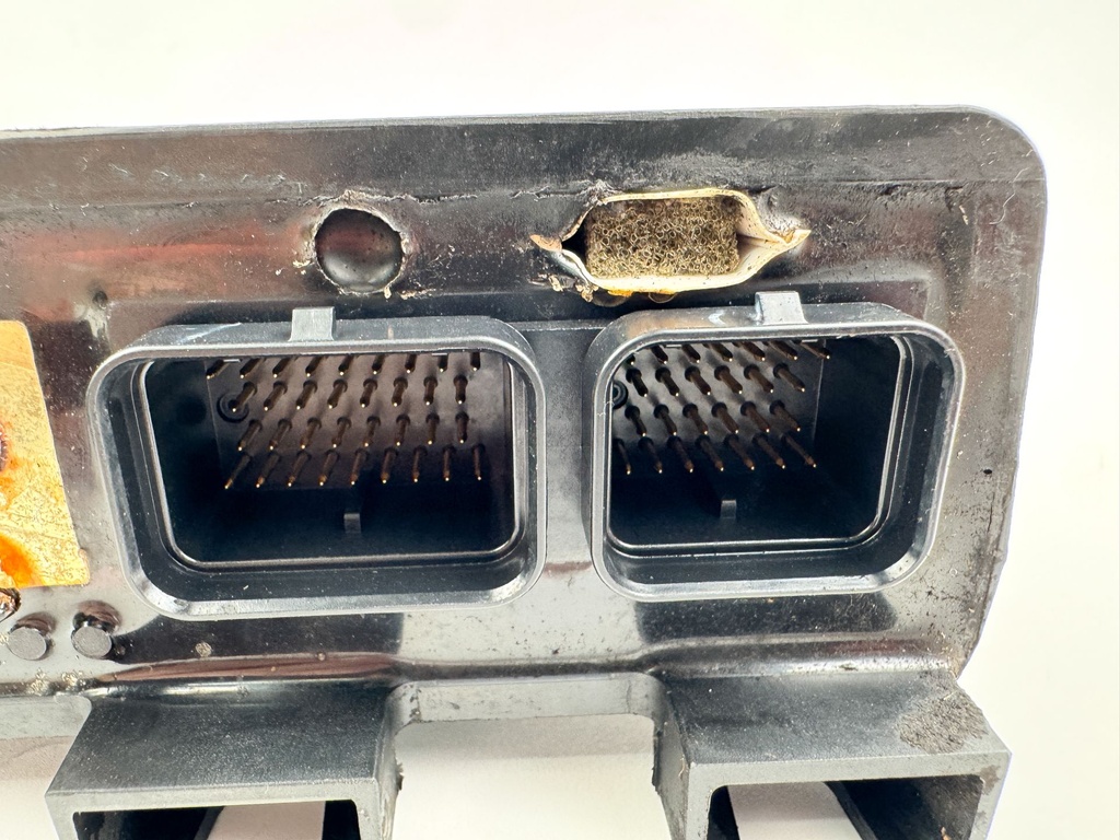 2010 Evinrude 250 HP 2 Stroke Outboard Engine Control Unit ECU EMM 0587048 OEM